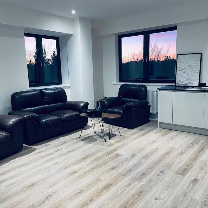 New One Bedroom Luxury Apartment In Солихалл Экстерьер фото
